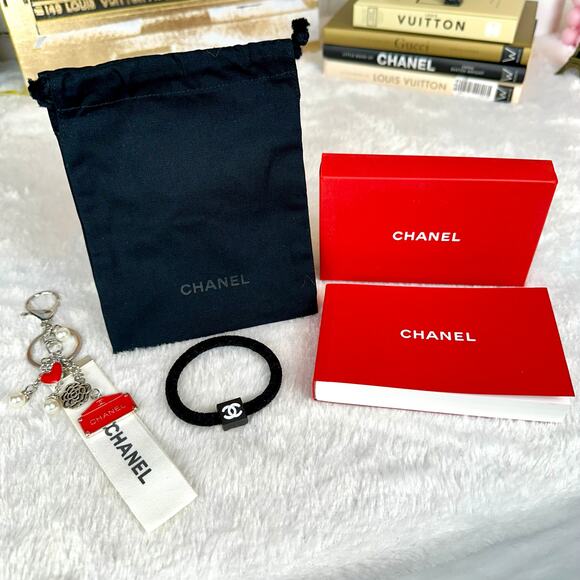 CHANEL Accessories - CHANEL Flip Book novelty beauty line fun GIFT SET